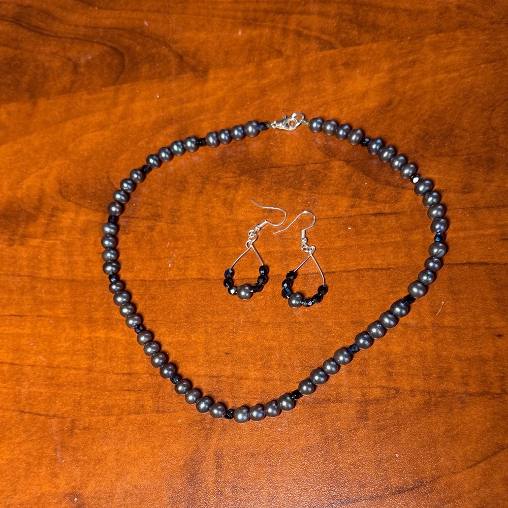 Elegant Black Pearl Necklace and Earring Set